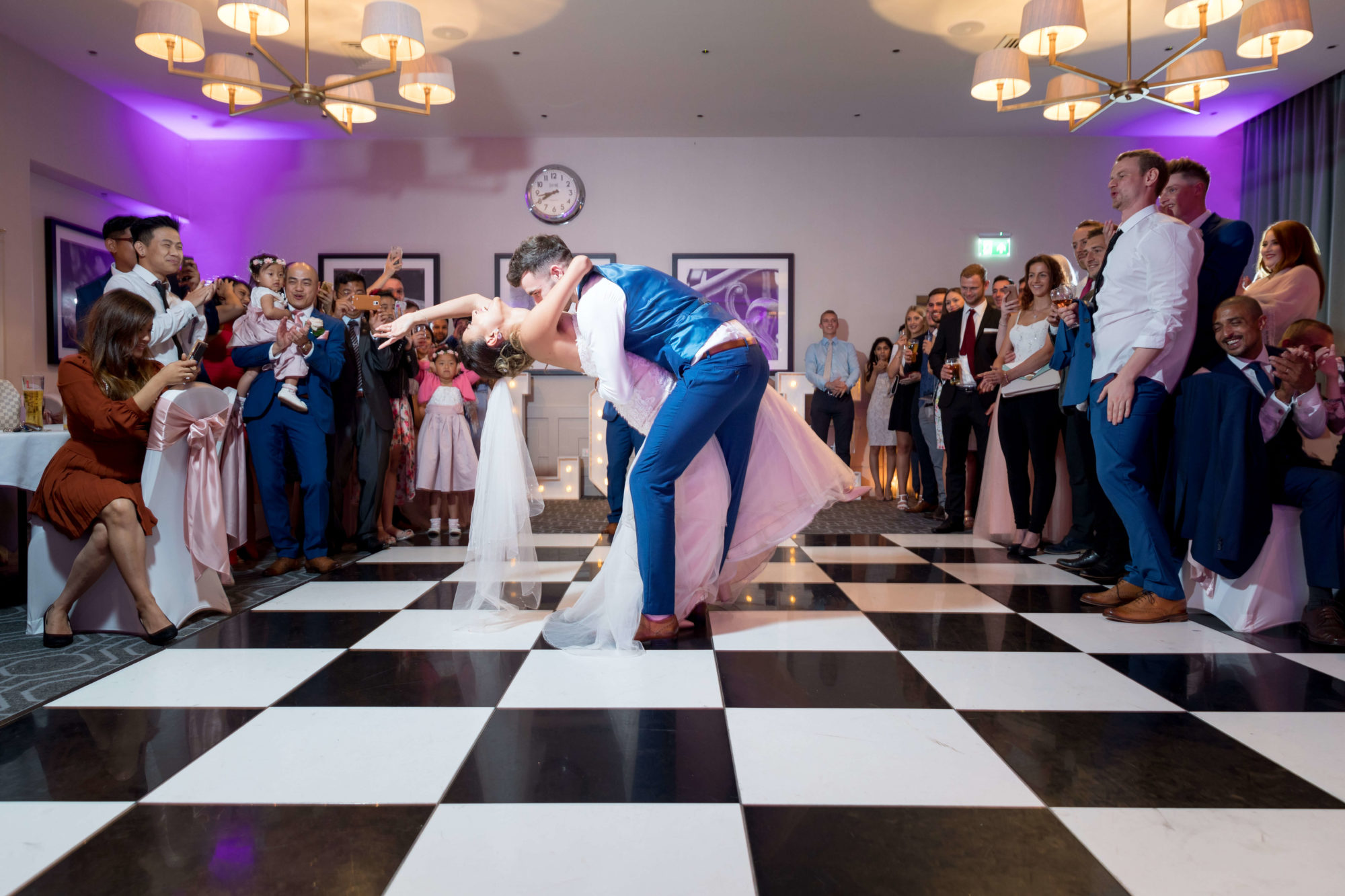 bride grooms first dance candid natural wedding photography s urwin oxfordshire photographer