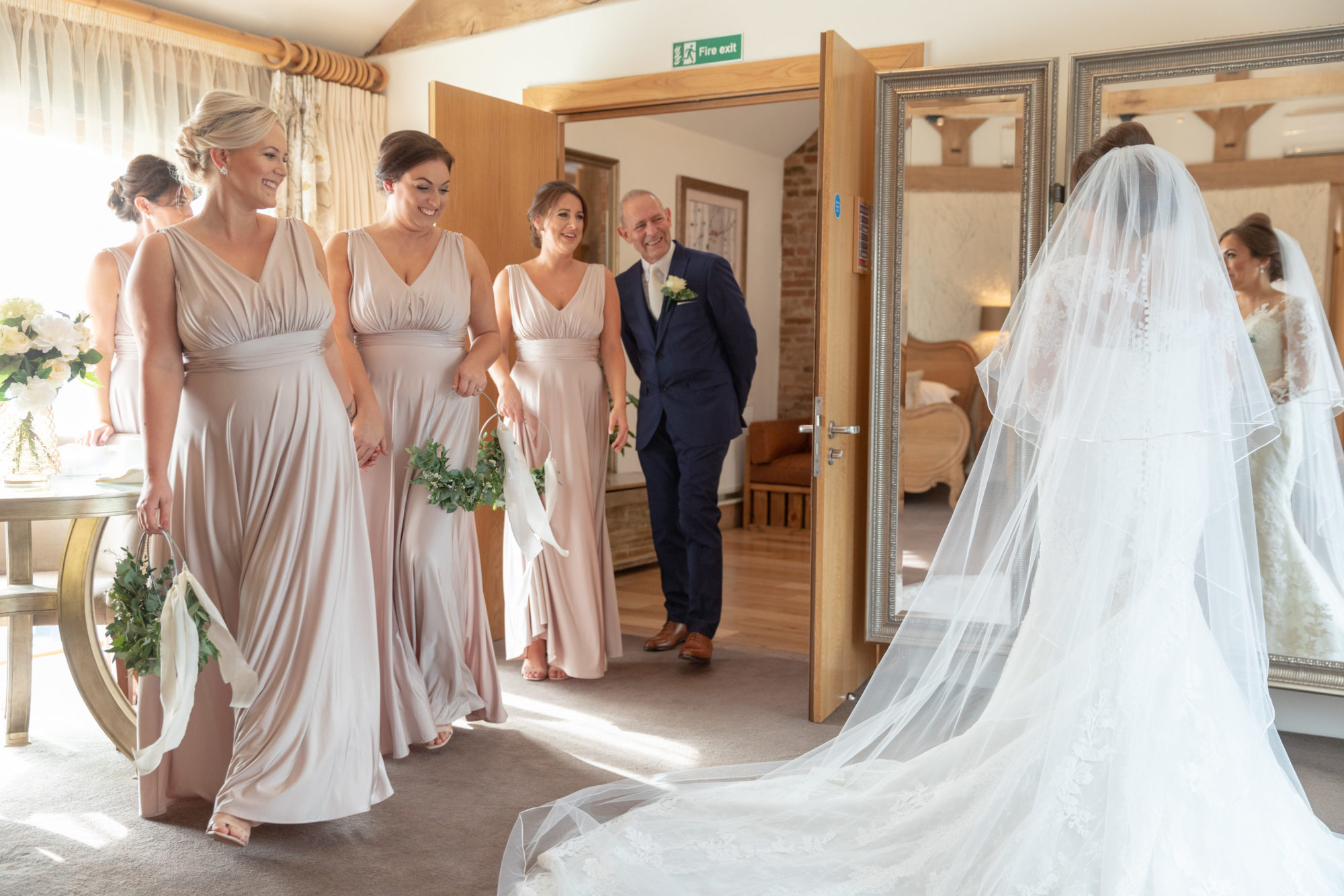 bridal prep candid natural wedding photography s urwin oxfordshire photographer
