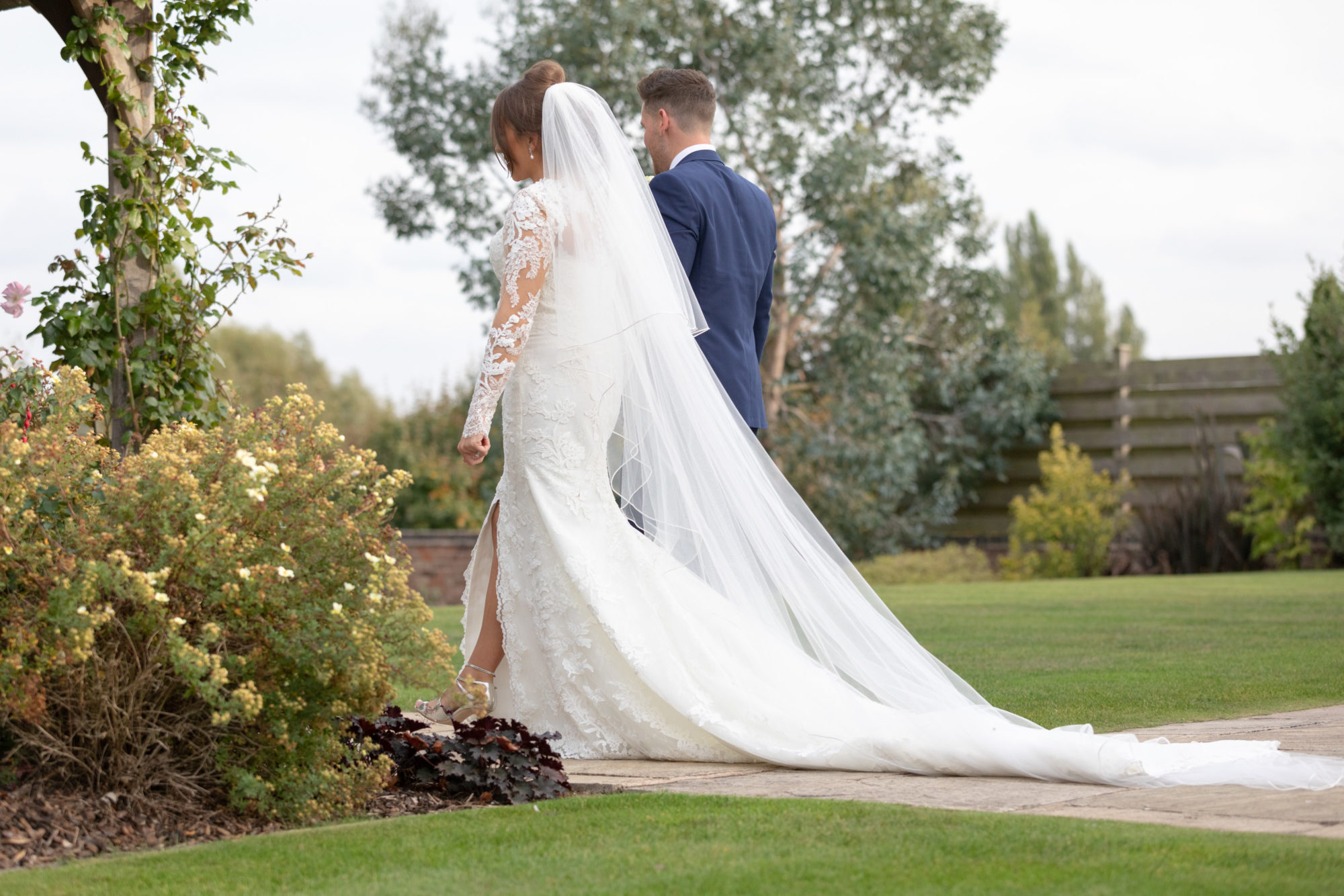 bridal groom candid natural wedding photography s urwin oxfordshire photographer