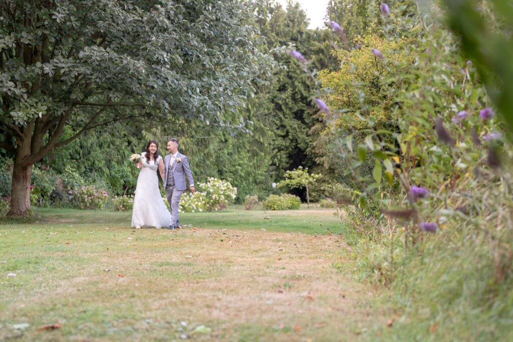 50 bride bridal bouquet groom summer garden reception oxford oxfordshire wedding photography