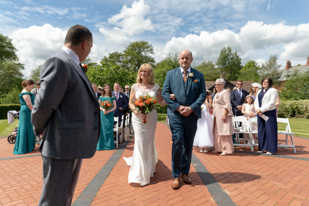 31 father gives away bride to groom ardencote luxury venue claverdon warwickshire oxford wedding photographers