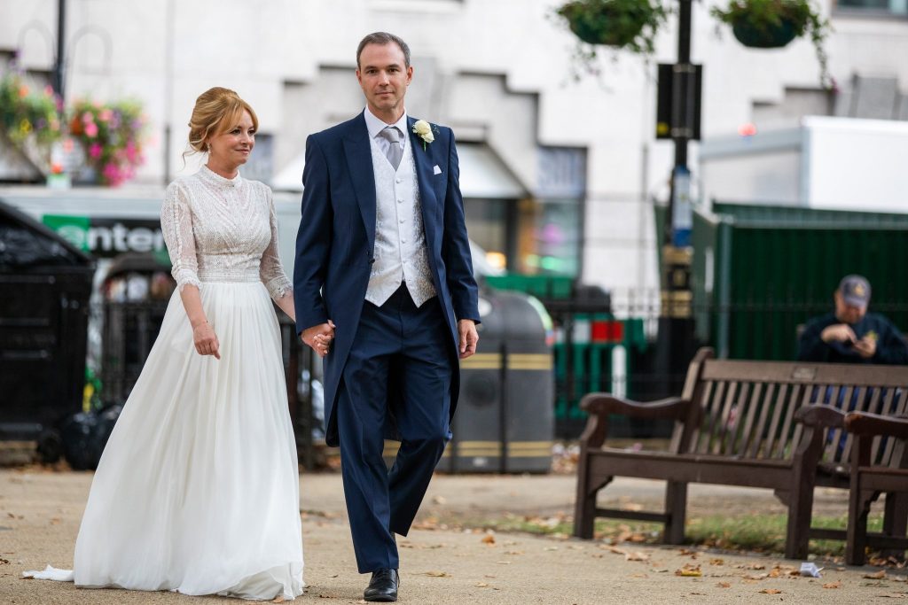 23 bride groom street strool lansdowne club marriage mayfair london oxfordshire wedding photographers