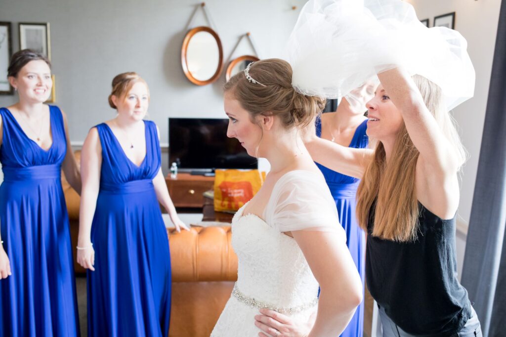 attaching brides veil bridal preparation de vere beaumont hotel windsor oxford wedding photographers