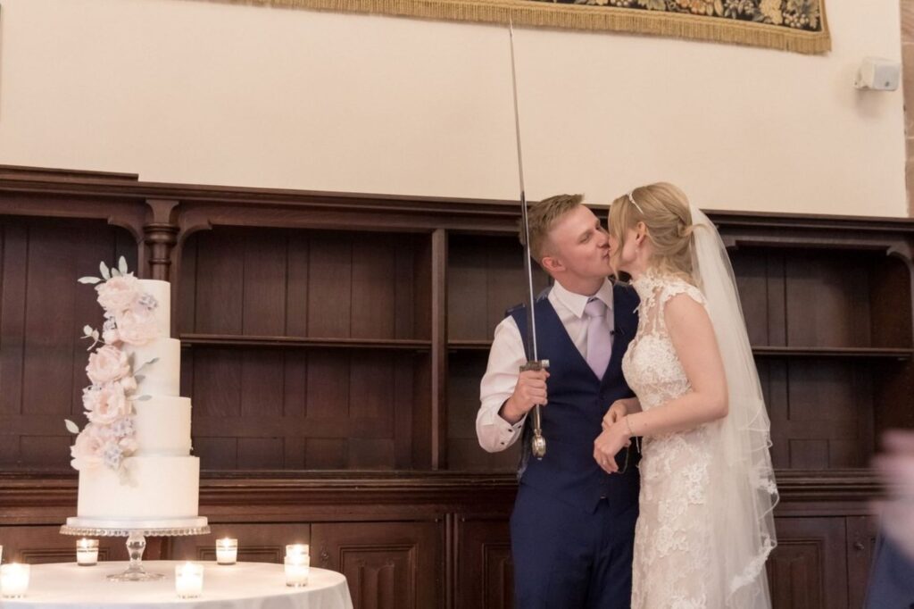 109 bride groom kiss wedding breakfast cake cutting tarporley cheshire oxfordshire wedding photographer