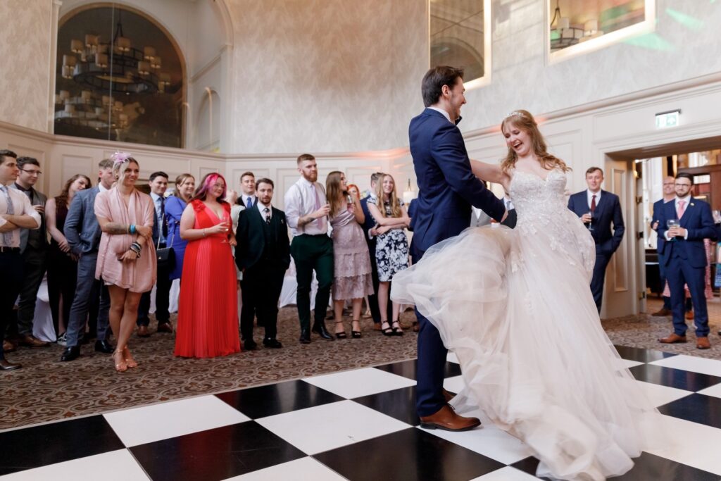 109 guests watch bride grooms first dance callow end worcester oxfordshire wedding photographer