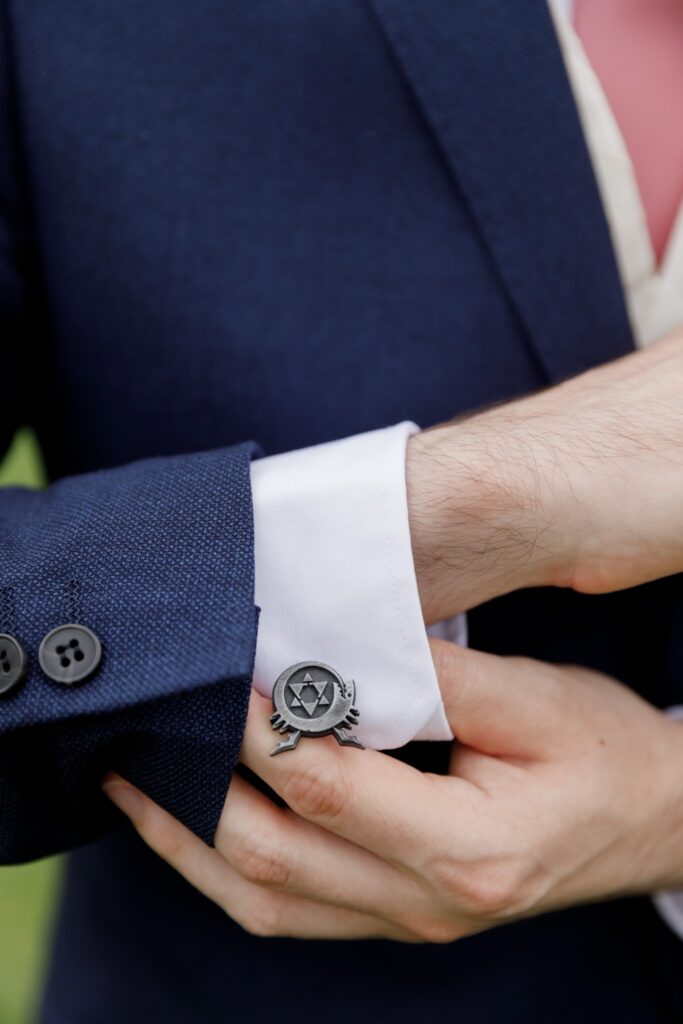 24 groom shows cufflink stanbrook abbey worcestershire oxford wedding photographers