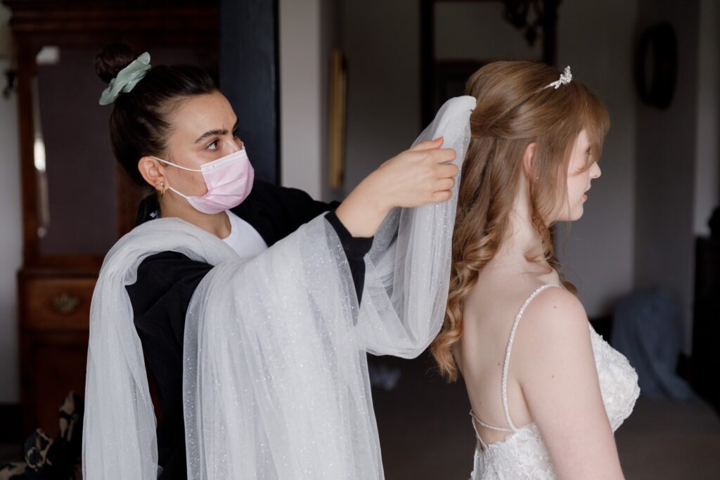30 brides veil fitted bridal prep stanbrook abbey hotel worcestershire oxford wedding photographers