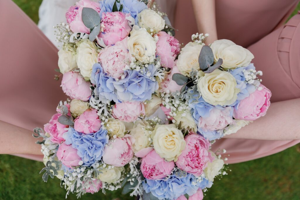 73 pink blue creams bouquets callow end worcester oxford wedding photographers