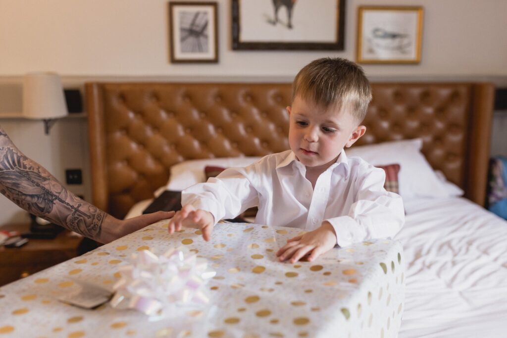 21 pageboy opens gift groom prep tortworth court gloucestershire oxford wedding photography