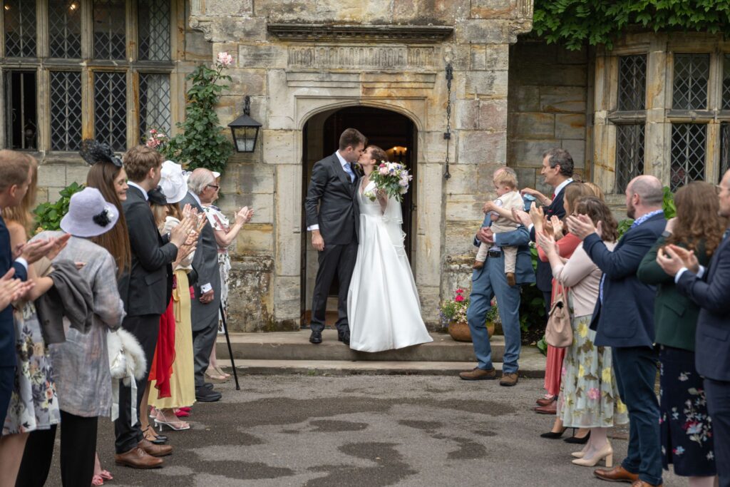 54 guests applaud bride grooms kiss cogmans lane surrey oxfordshire wedding photographers
