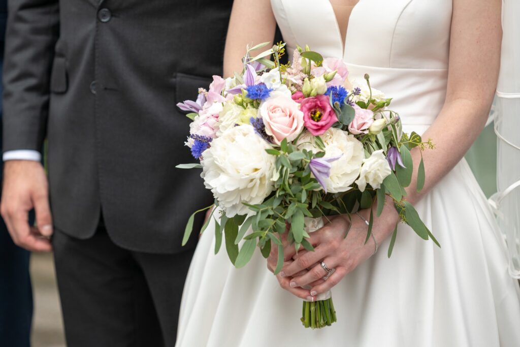 61 bride holds bouquet cogmans lane venue surrey oxfordshire wedding photography