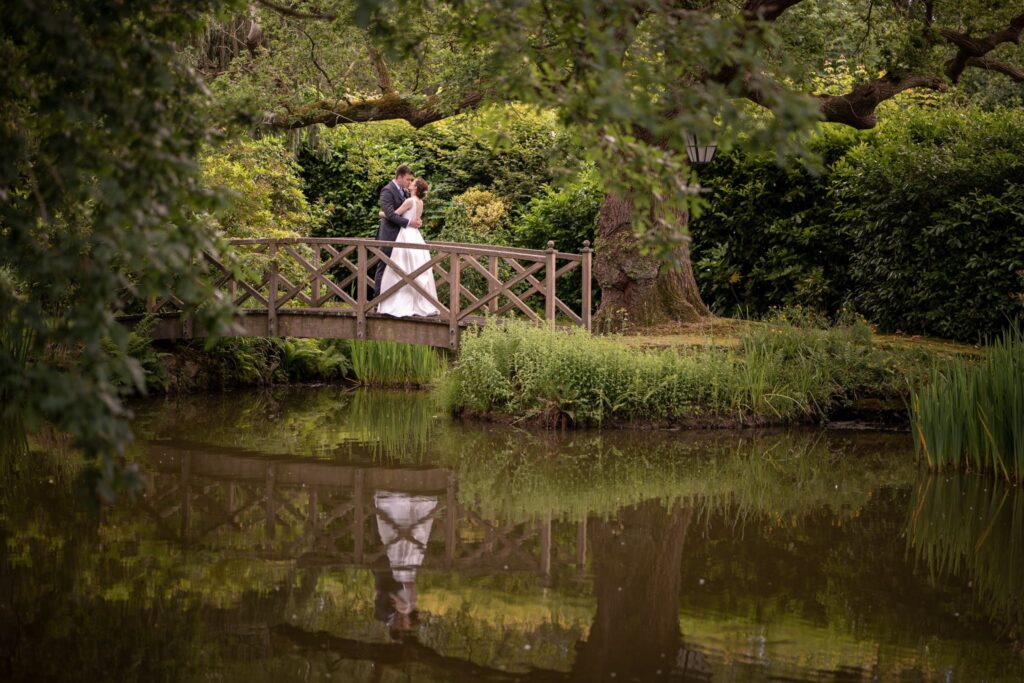 66 bride grooms bridge kiss cogmans lane water gardens surrey oxfordshire wedding photographers