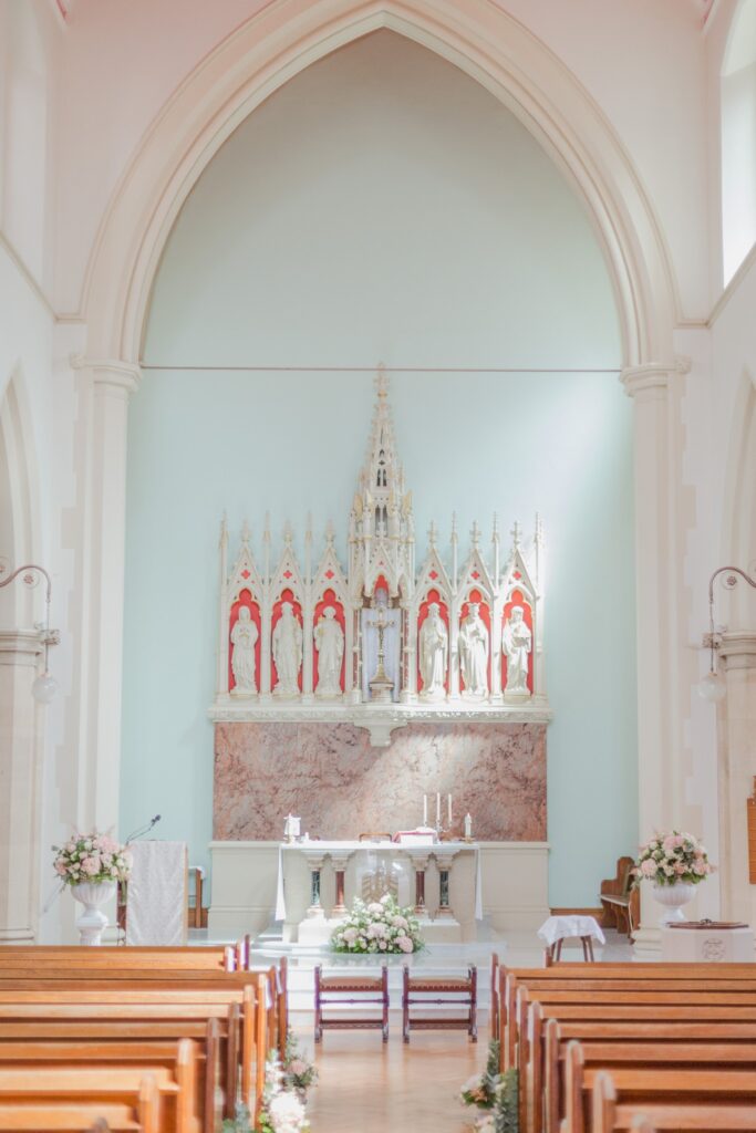 26 st peter in chains church alter north london oxford wedding photographer