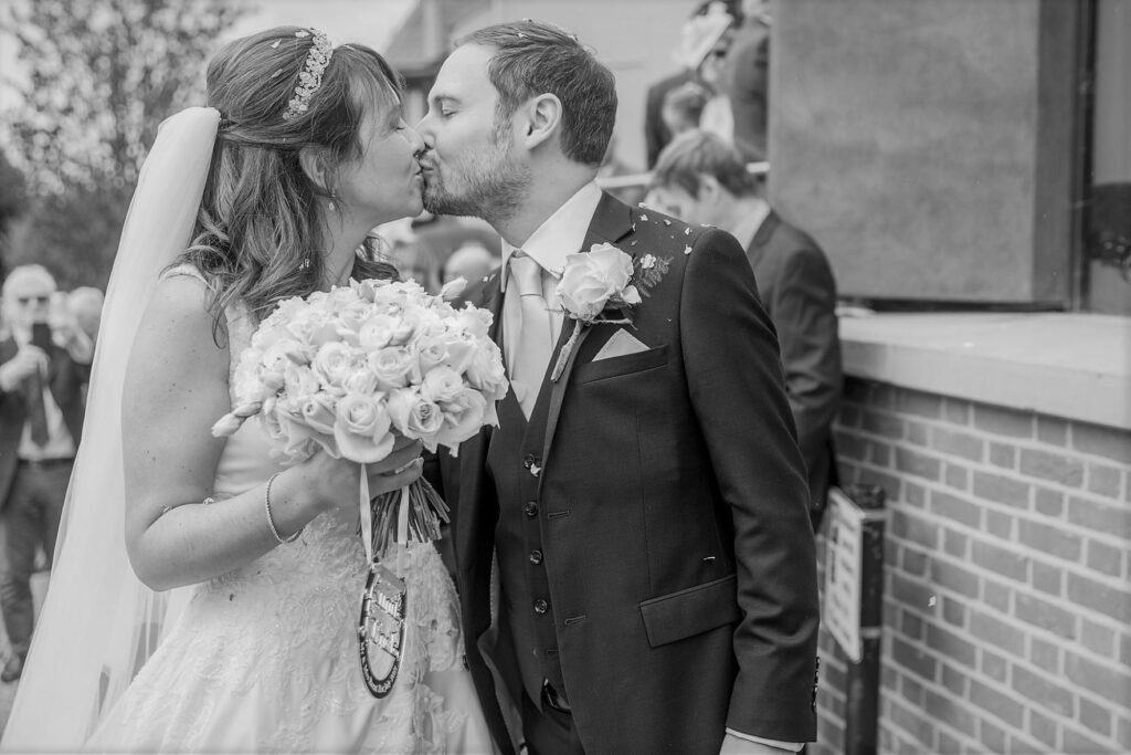 65 bride grooms street kiss st peter in chains church north london oxfordshire wedding photography