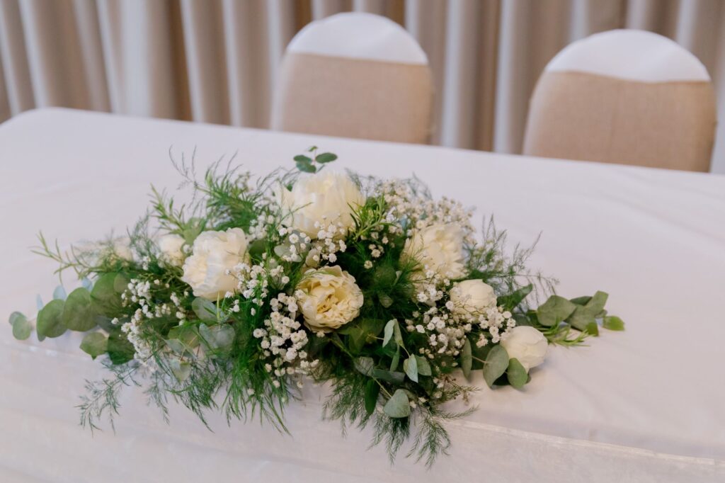 08 floral arrangement ceremony room horsley lodge golf club derby oxford wedding photographers
