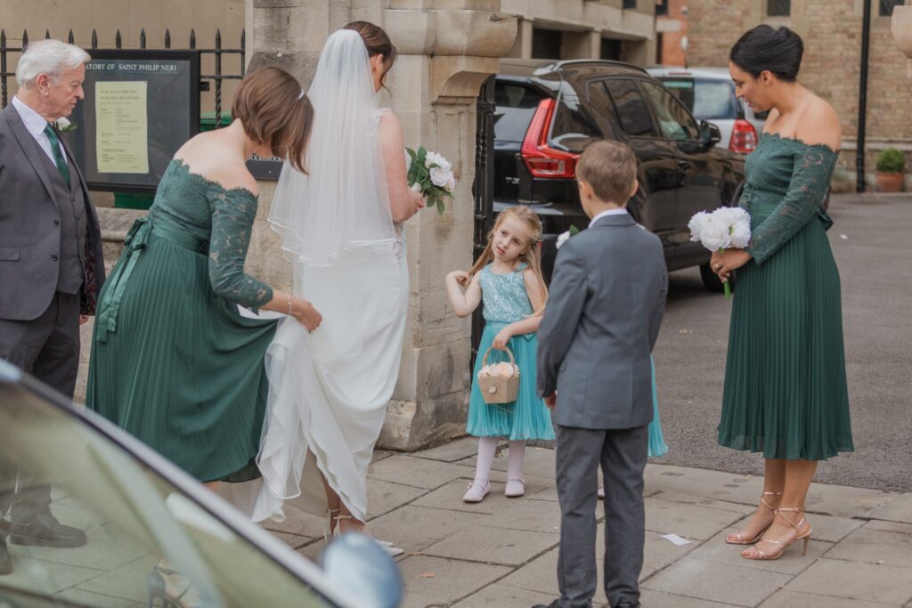 25 flowergirl greets bride oxford oratory wedding s r urwin photographer oxfordshire