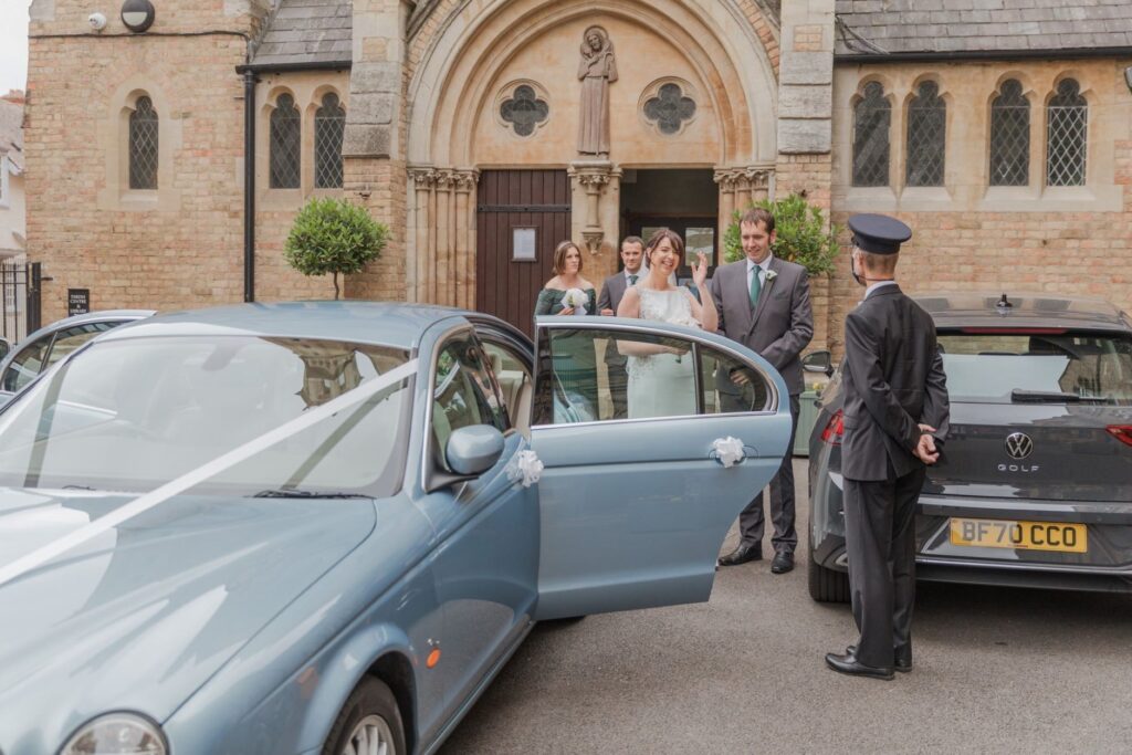 52 bridal car awaits bride groom oxford oratory wedding s r urwin photography oxfordshire