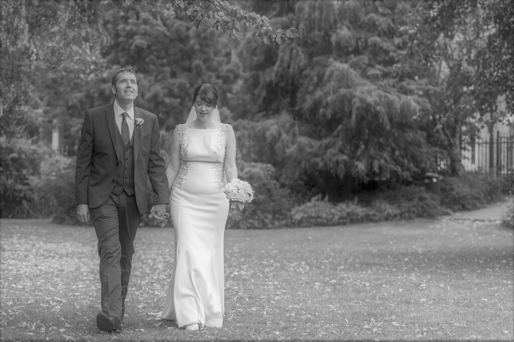 62 bride grooms oxford city centre park walk oxfordshire wedding photographer