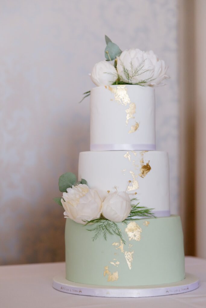 62 three teir decorated cake horsley lodge golf club reception derby oxfordshire wedding photographers