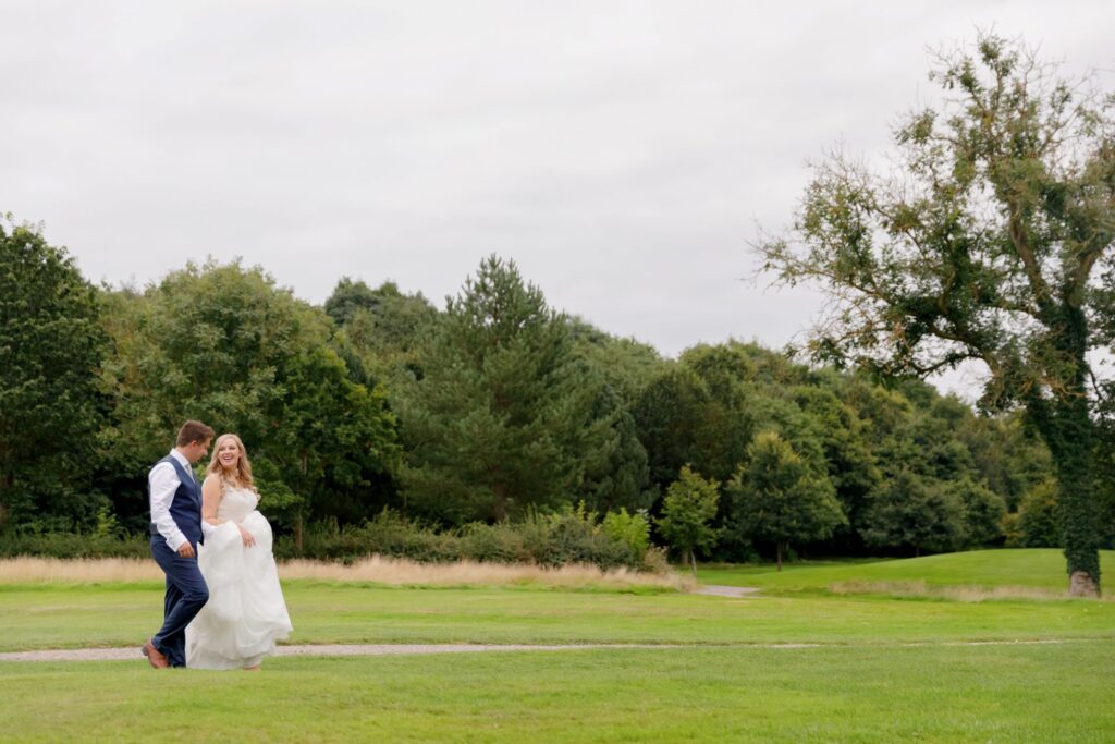 85 bride grooms countryside walk horsley lodge golf club derby oxford wedding photographers