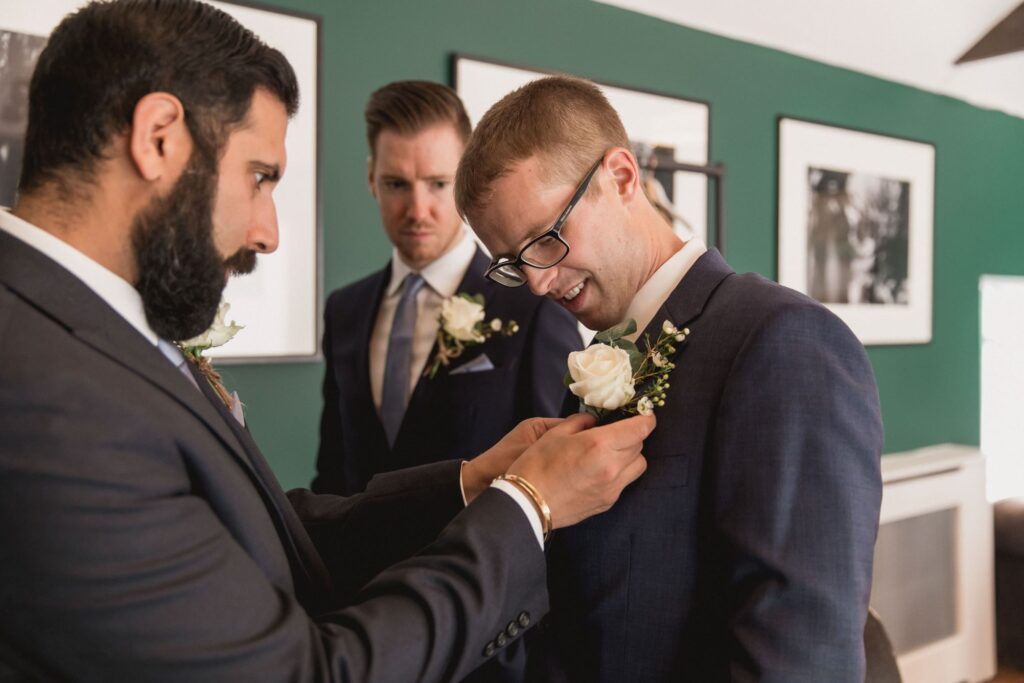22 groomsman fixes groom lapel corsage wasing park wedding venue s r urwin oxfordshire photographer