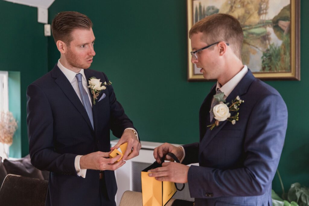 23 groom bestman check rings wasing park wedding venue aldermaston s r urwin oxfordshire photographers