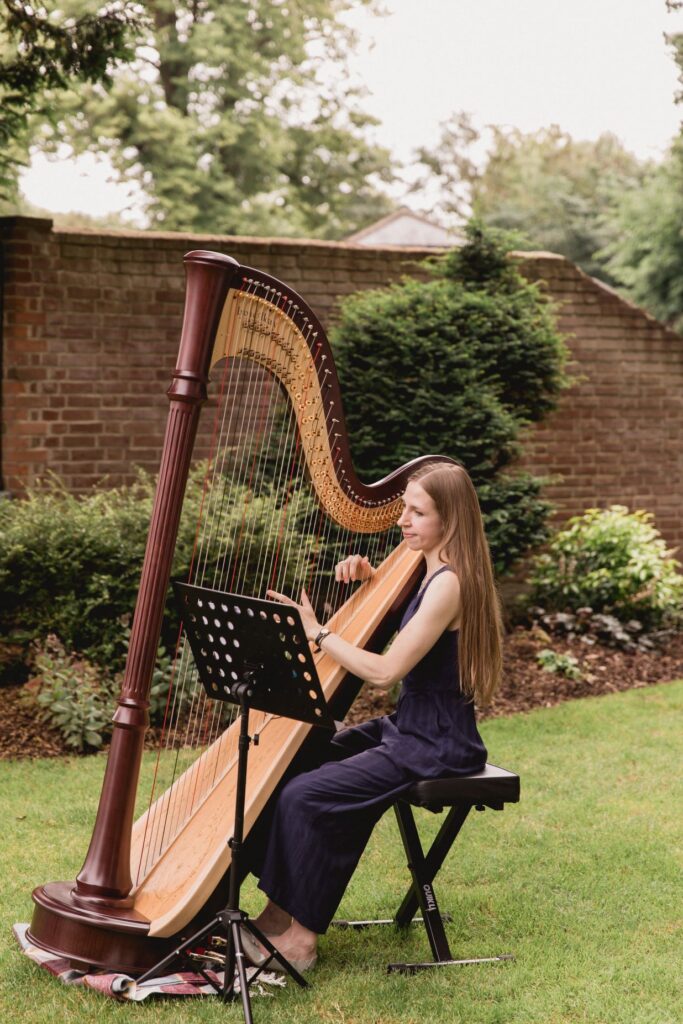 34 harpist wasing park wedding venue outdoor ceremony aldermaston s r urwin oxfordshire photographer