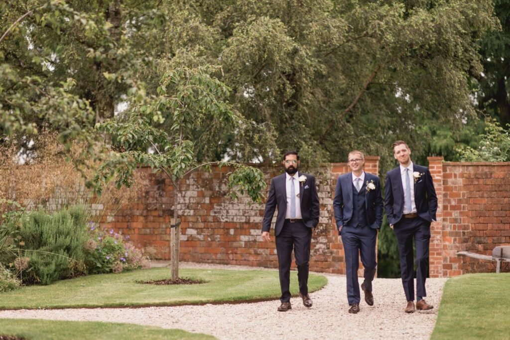 50 groom groomsmen stroll gardens berkshire wedding s r urwin photography oxford