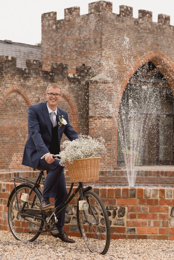 53 groom mounts bicycle berkshire wedding s r urwin photography oxford