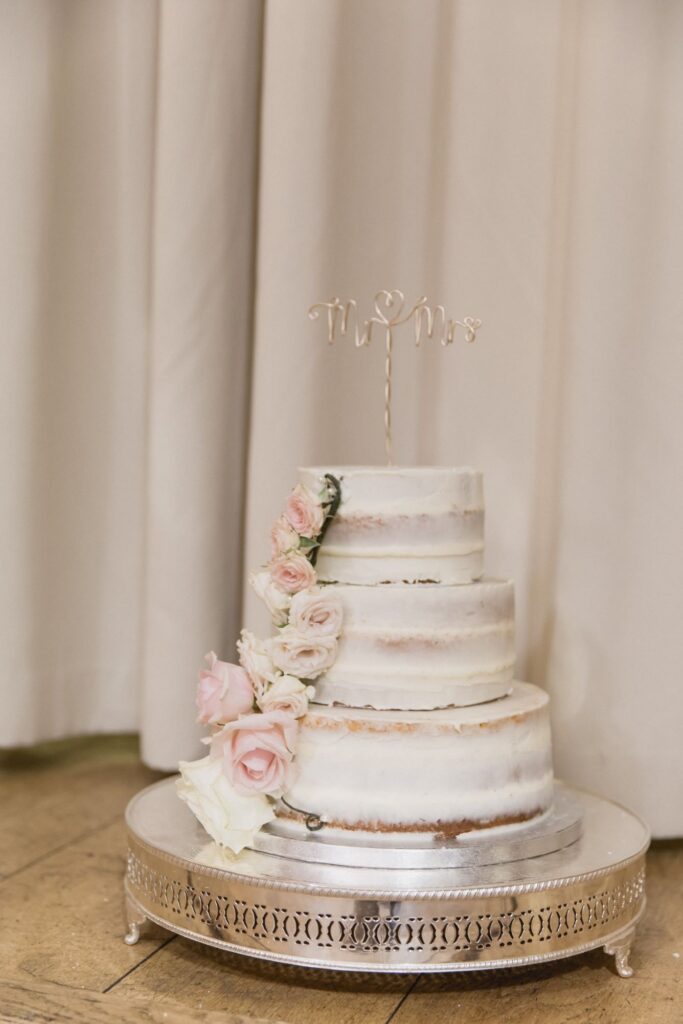 58 three tier wedding cake aldermaston berkshire s r urwin oxford photographer