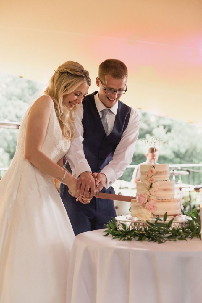 72 bride grooms cake cutting ceremony aldermaston wedding berkshire s r urwin oxford photographers