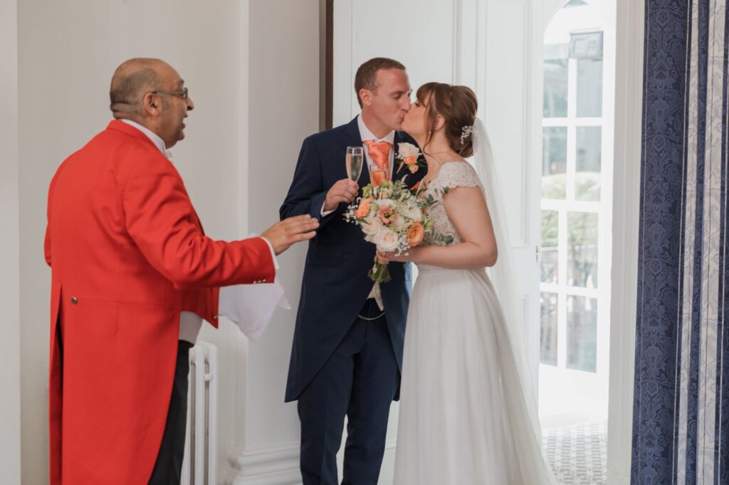 63 master of ceremonies watch bride grooms kiss kings langley watford oxfordshire wedding photographer