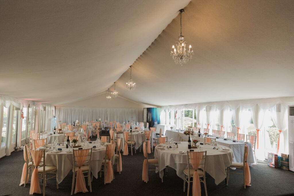 70 wedding banquet marquee hunton park hotel hertfordshire oxfordshire wedding photographers