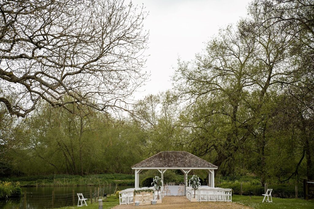 04 riverside outdoor marriage venue voco oxford thames oxfordshire wedding photographer