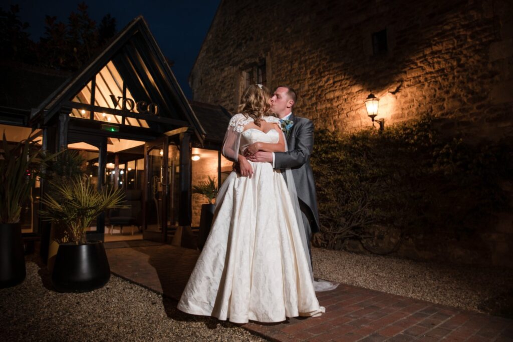 143 bride grooms twilight kiss ihg hotel grounds sandford oxford oxfordshire wedding photographers