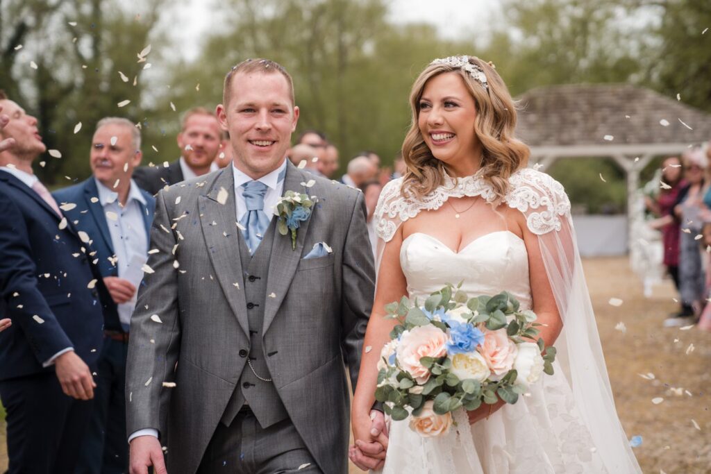 87 bride grooms confetti shower ihg hotel sandford oxford oxfordshire wedding photographer