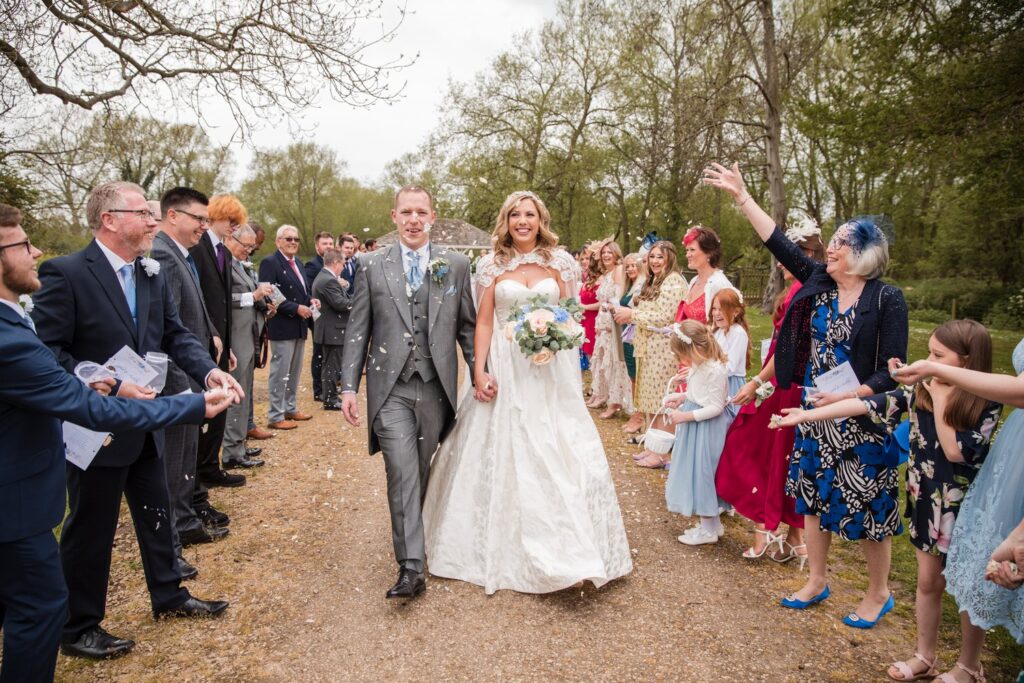 88 laughing guests enjoy confetti parade ihg hotel sandford oxford oxfordshire wedding photographers