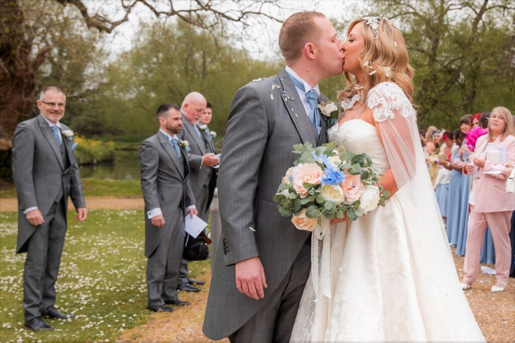 90 bride grooms confetti parade kiss ihg hotel sandford oxford oxfordshire wedding photographer