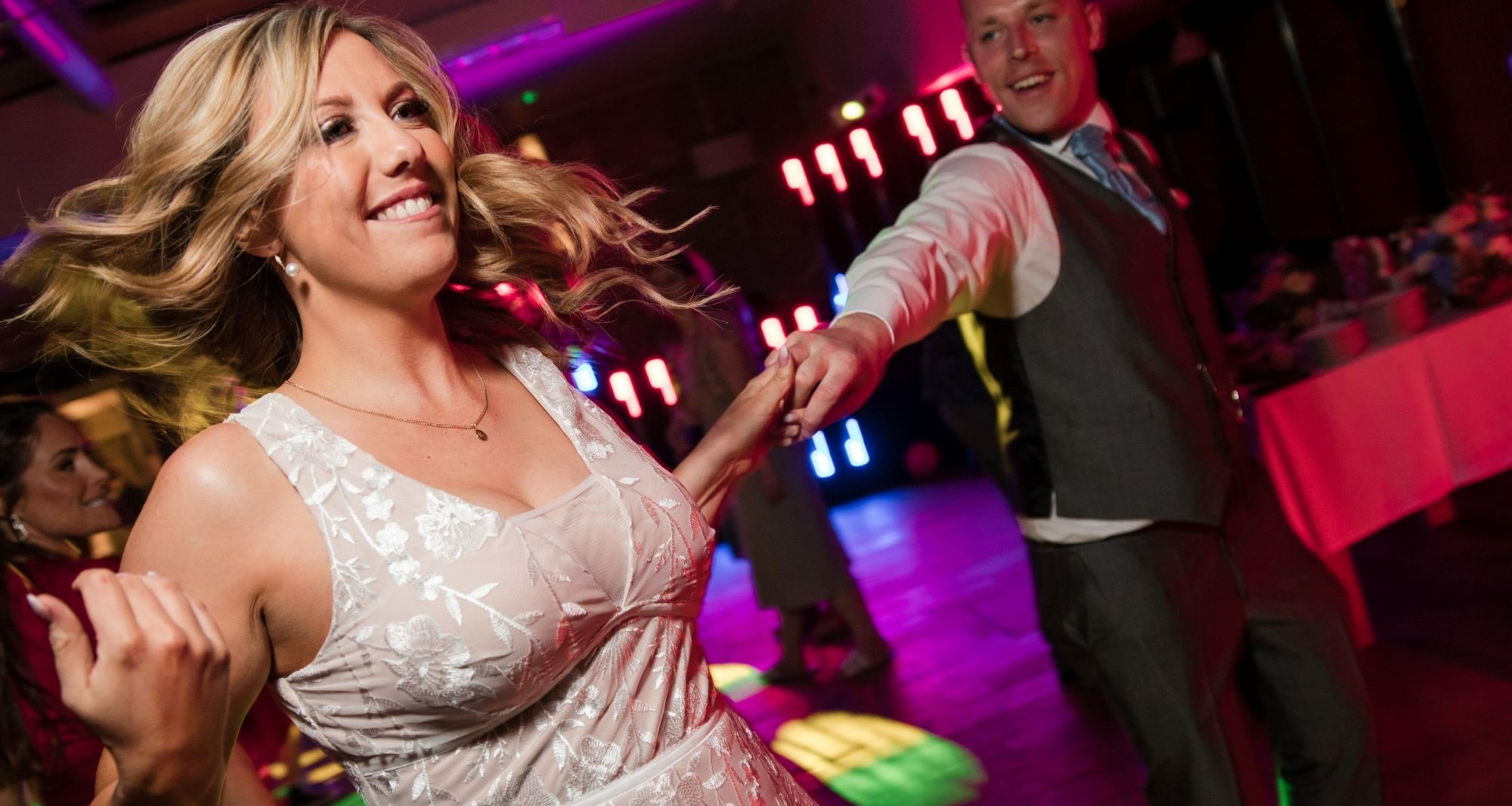 bride grooms jive dance ihg hotel sandford oxford oxfordshire wedding photographer