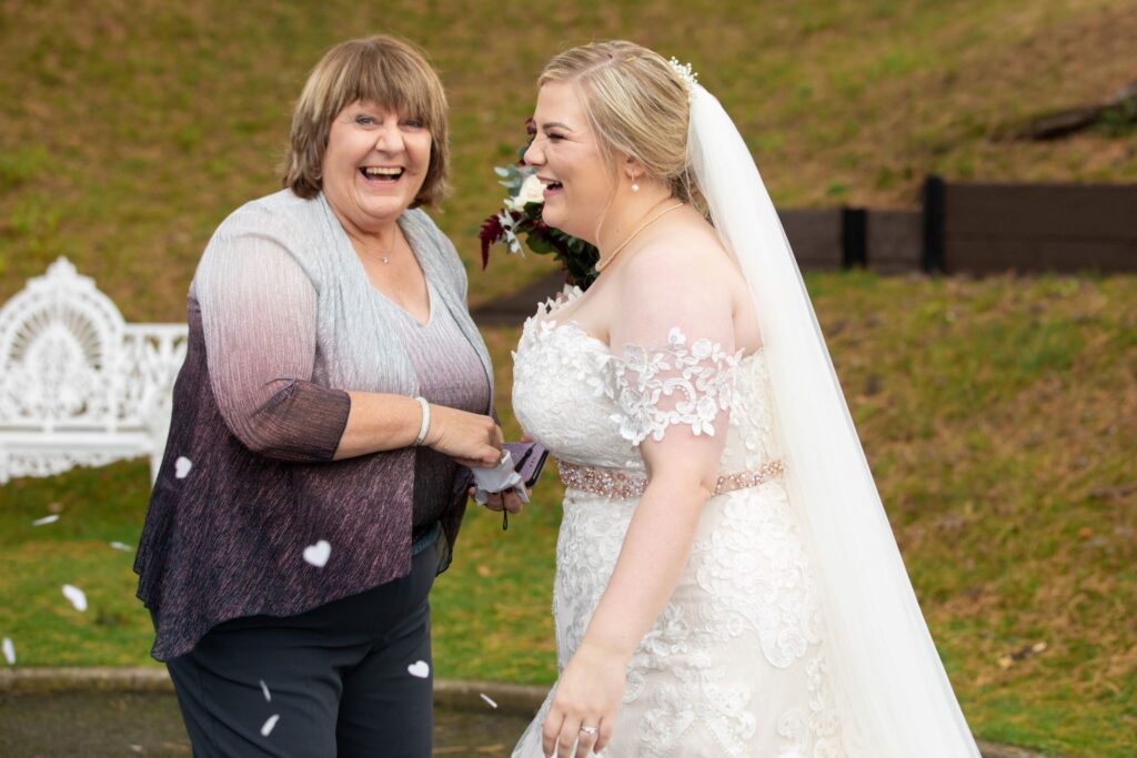 17 laughing bride guest rushpool hall gardens saltburn-by-the-sea oxford wedding photographer