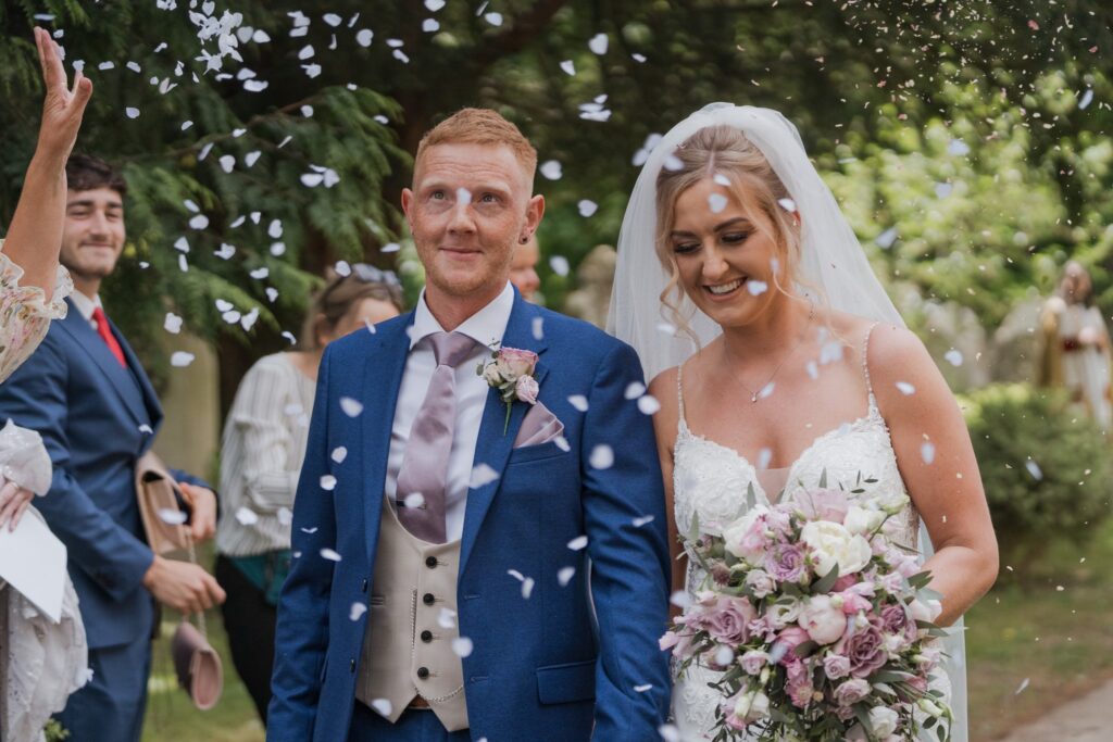 67 bride grooms confetti shower headington quarry parish churchyard oxfordshire wedding photographry