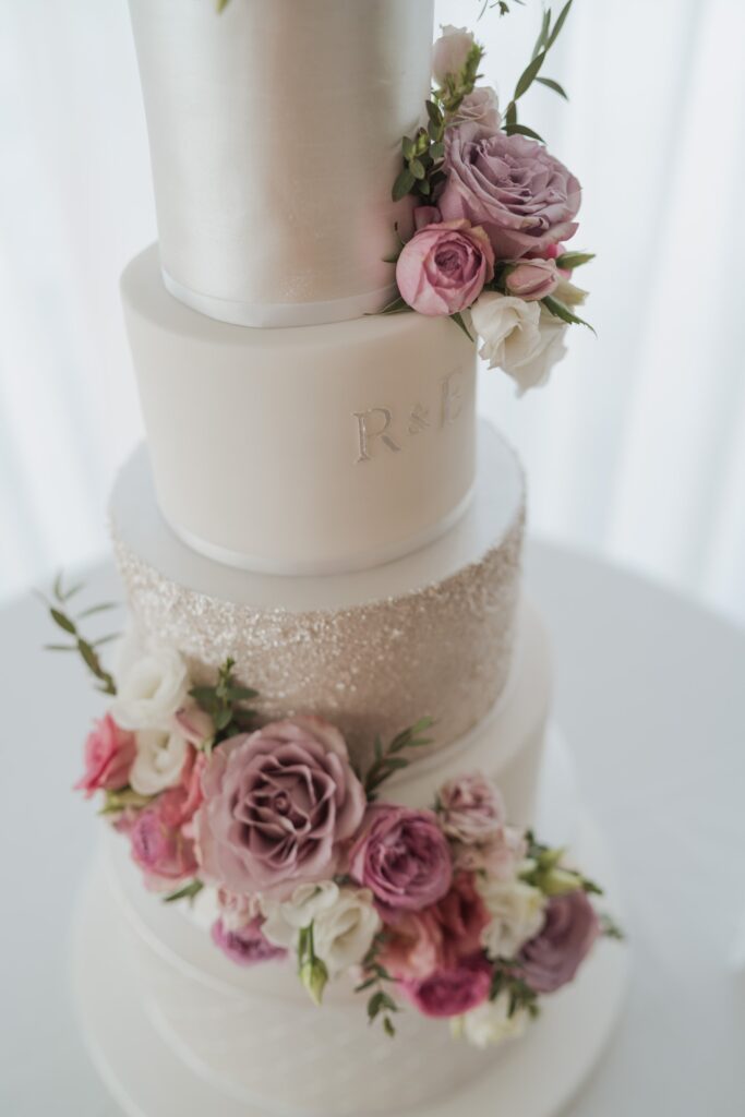 83 decorative roses cotswold hotel reception cake chipping norton oxfordshire wedding photography