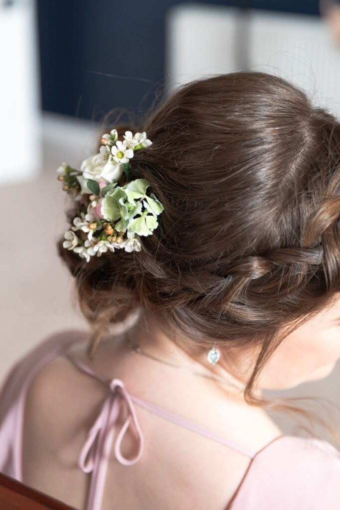 39 bridesmaids floral hairpiece bridal prep prestwold hall loughborough oxfordshire wedding photographers