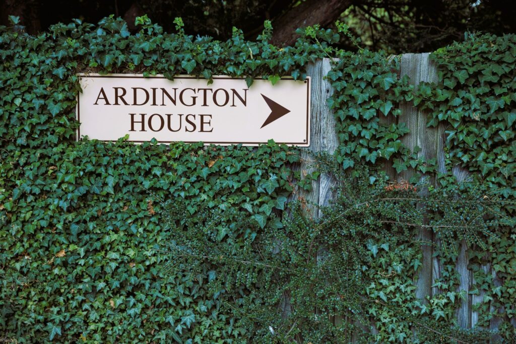 02 ardington house sign wantage oxfordshire oxford wedding photographers