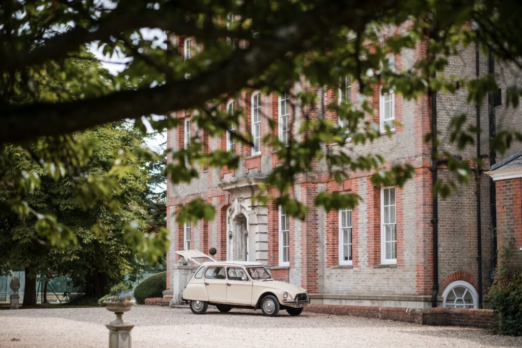 54 vintage car drinks bar ardington house grounds wantage oxfordshire oxford wedding photographer