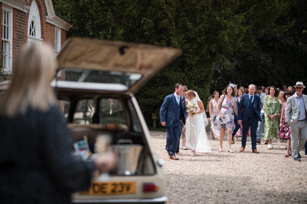57 guests arrive ardington house drinks reception wantage oxford wedding photography