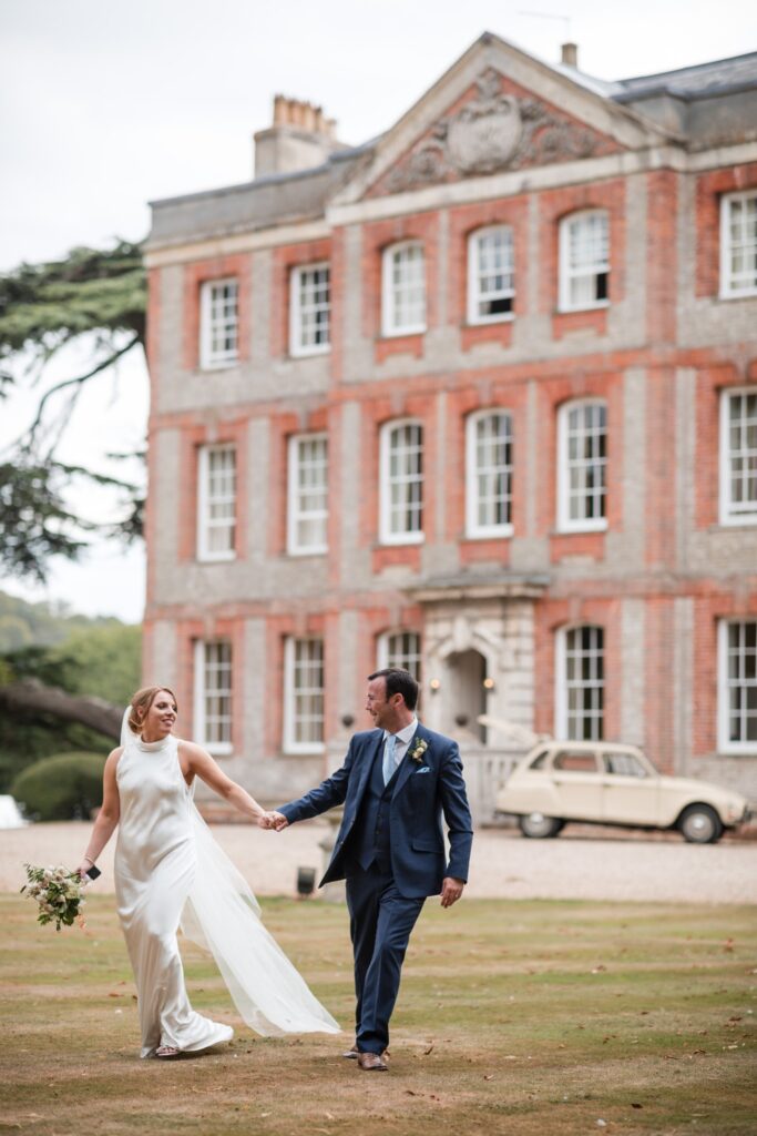 76 bride groom stroll ardington house gardens wantage oxfordshire wedding photography