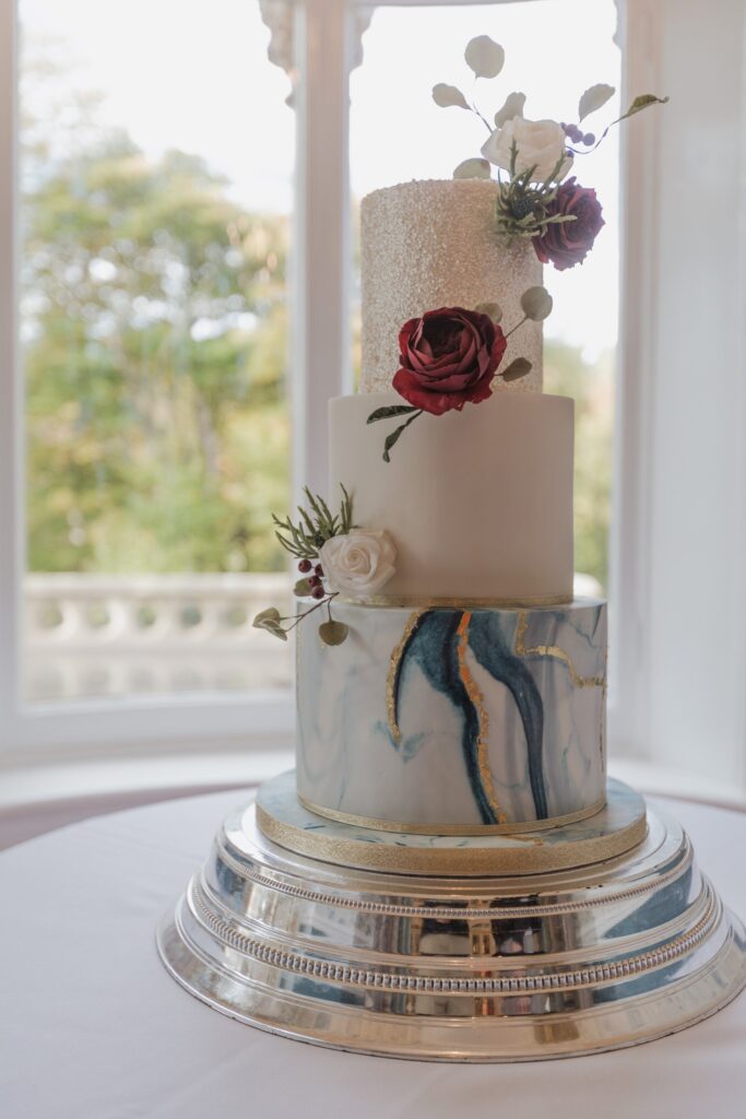 005 floral iced cake rushpool hall saltburn north yorkshire oxfordshire wedding photographers